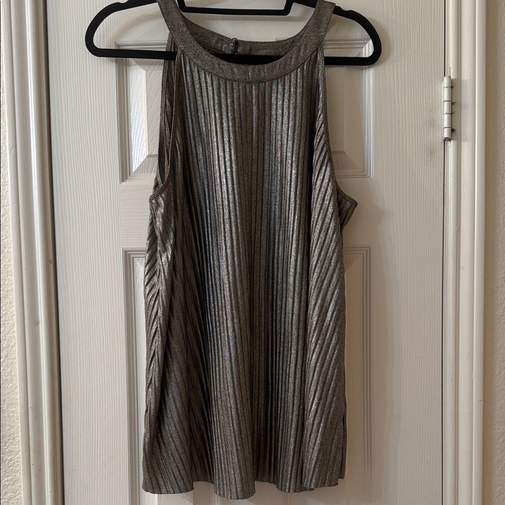 Torrid size 1 Metallic Silver Sleeveless Top Euc